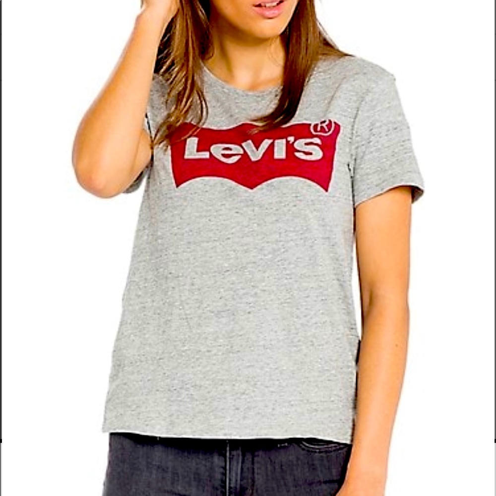 🆕 Levi’s Graphic Tee